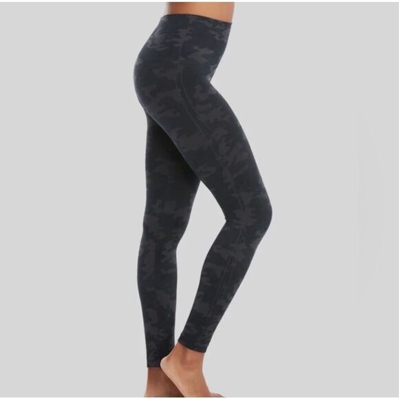 SPANX EcoCare Seamless Black Camo Leggings, Women’s Medium - Picture 2 of 9